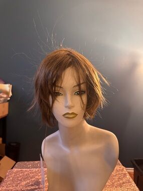 Short Layered Chestnut Brown Women's Wig - Lightweight Everyday Style